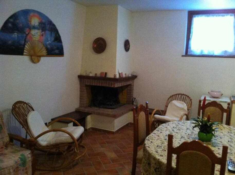 Ospitaci Appartamenti Di Campagna Le Rancole Valtopina Екстериор снимка